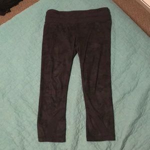 Black camo lululemon inspire crops